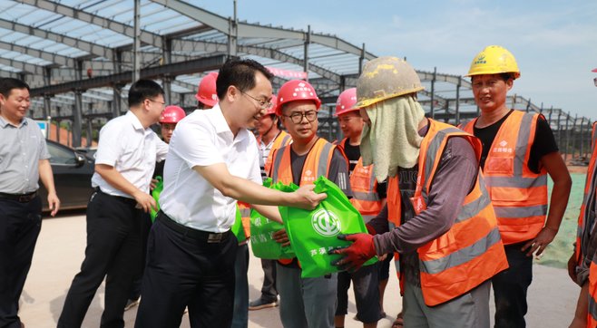 关爱职工 夏送清凉