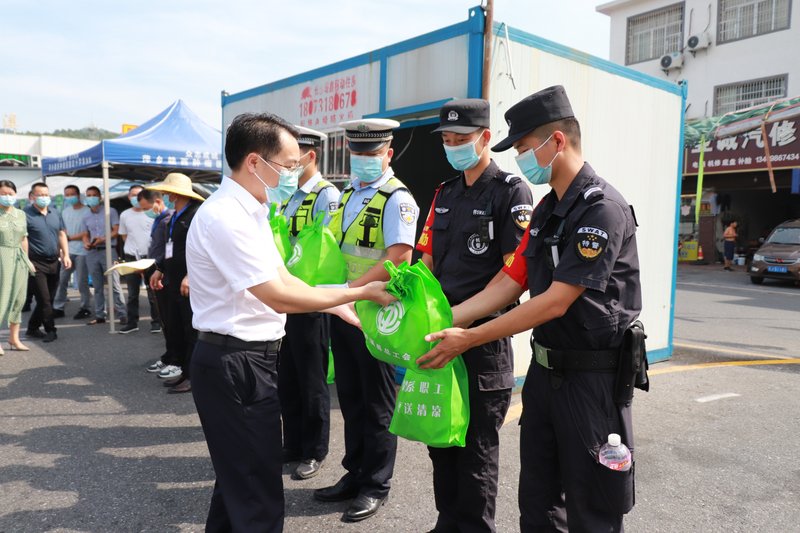 关爱职工 夏送清凉2